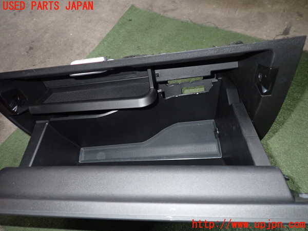 2UPJ-9228707516]ベンツ B200 d(247012)(W247)グローブボックス1 中古_4