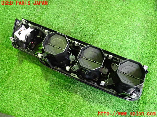 2UPJ-9228707526]ベンツ B200 d(247012)(W247)エアコン吹き出し口1 (真中) 中古_2