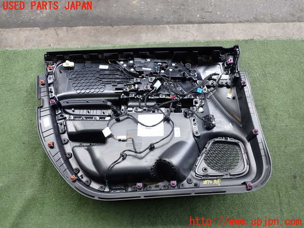 2UPJ-9228701234]ベンツ B200 d(247012)(W247)右前ドア内張り 中古_4