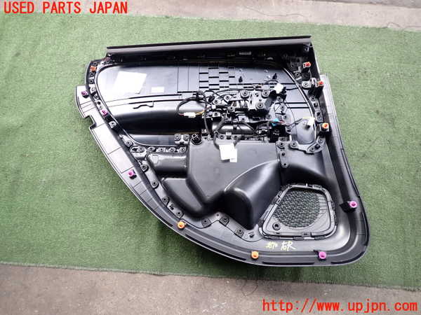 2UPJ-9228701294]ベンツ B200 d(247012)(W247)右後ドア内張り 中古_4