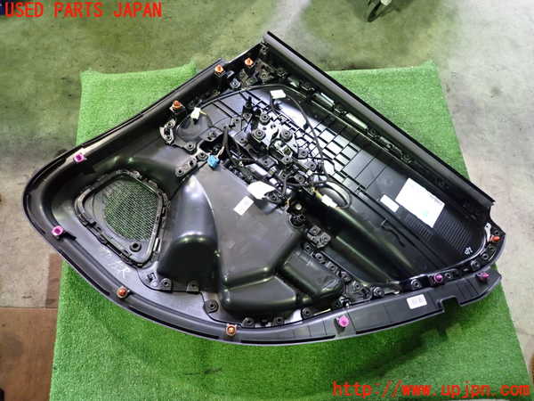 2UPJ-9228701324]ベンツ B200 d(247012)(W247)左後ドア内張り 中古_4