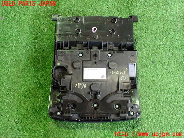 2UPJ-9228706411]ベンツ B200 d(247012)(W247)ルームランプ1 (1列目真中) 中古_3