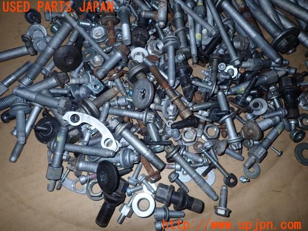3UPJ=9228750720]マセラティ ギブリ(MG30D M157)純正 ネジ・ナット・ステー類 セット ジャンク_3