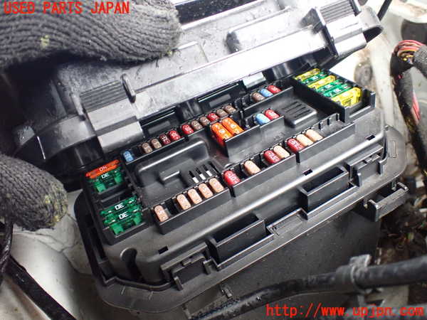 1UPJ-9228766741]BMW 420i クーペ F32(3N20)ヒューズボックス1 中古_2