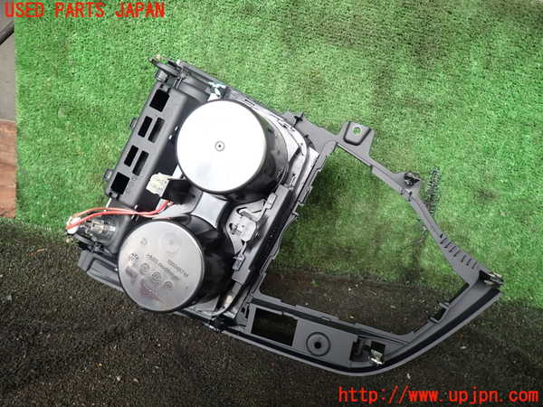1UPJ-9228767810]BMW 420i クーペ F32(3N20)ドリンクホルダー 中古_3