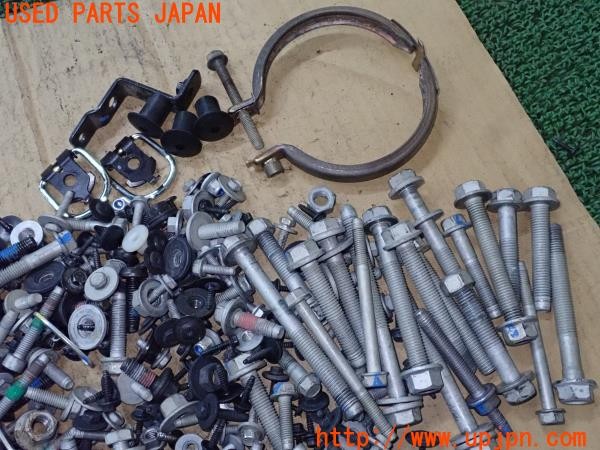 3UPJ=9228800720]キャデラック CT5(7BA-A2LL)ネジ・ナット・ステー類 セット ジャンク_2