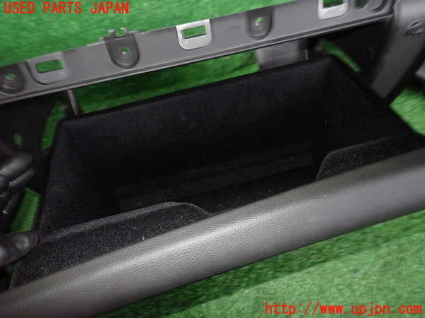 2UPJ-9228807516]キャデラック・CT5(A2LL)グローブボックス1 中古_2