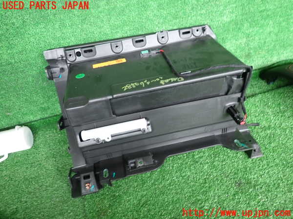 2UPJ-9228807516]キャデラック・CT5(A2LL)グローブボックス1 中古_3