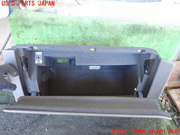 1UPJ-9228837516]アウディ・A7 スポーツバック(F2DKNS)グローブボックス1 中古_2