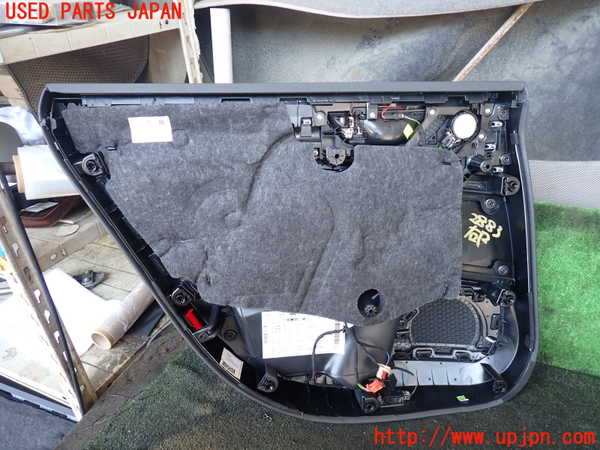 1UPJ-9228831294]アウディ・A7 スポーツバック(F2DKNS)右後ドア内張り 中古_4