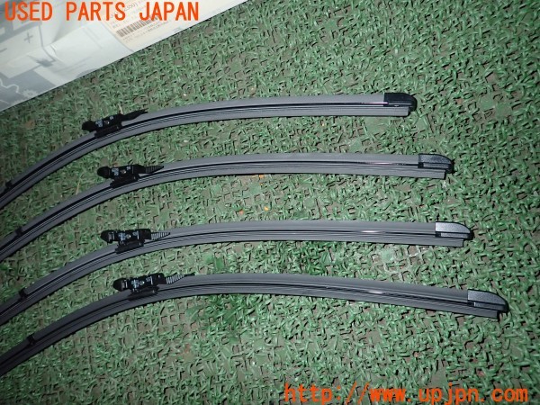 3UPJ=9228840065]ベンツ SLC180 スポーツ(172431 R172)純正 A 171 820 26 00 ワイパーブレード ワイパー 中古_3