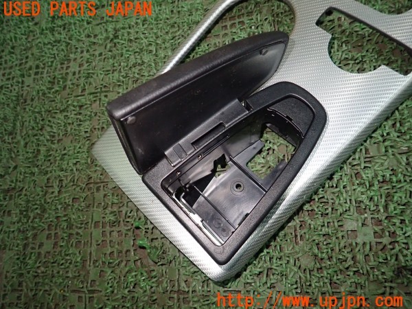 3UPJ=9228840645]ベンツ SLC180 スポーツ(172431 R172)純正 センターコンソールパネル センターパネル 中古_4
