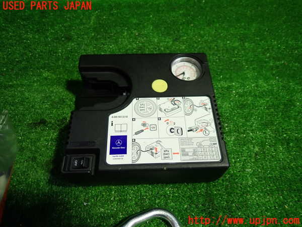 1UPJ-9228847805]ベンツ SLC180(172431)車載工具 中古_2