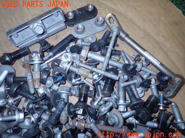 3UPJ=9228870720]BMW ミニ(MINI)クーパーD クロスオーバー(YT20 F60)ネジ・ナット・ステー類 セット ジャンク_2