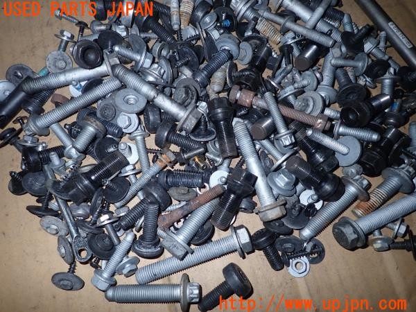 3UPJ=9228870720]BMW ミニ(MINI)クーパーD クロスオーバー(YT20 F60)ネジ・ナット・ステー類 セット ジャンク_3