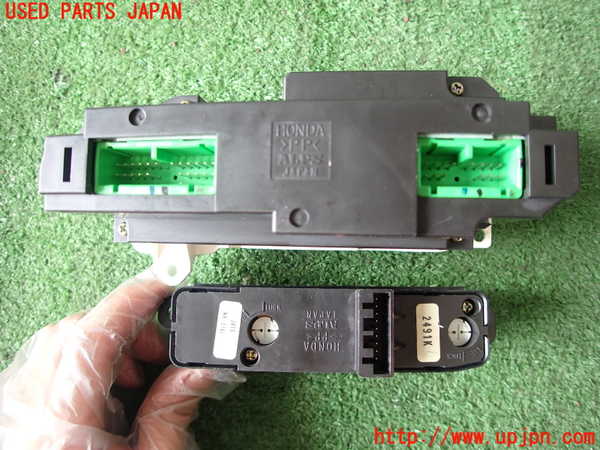 2UPJ-9228886066]シビック タイプR(EP3)エアコンスイッチ1 中古_2