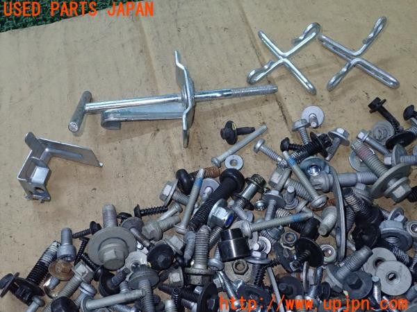 3UPJ=9228890720]ジャガー XF(J05FA)ネジ・ナット・ステー類 セット ジャンク_2