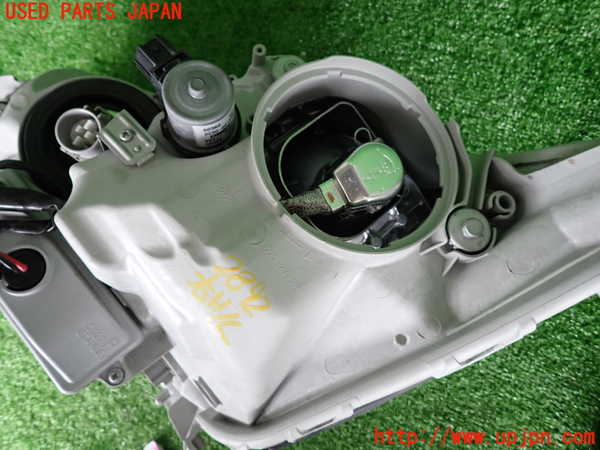 2UPJ-9228921130]セルシオ(UCF31)右ヘッドライト HID 中古_4