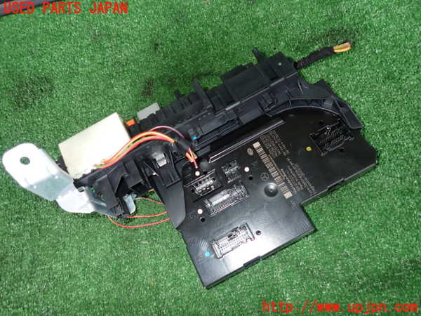 2UPJ-9229006742]ベンツ C200 ステーションワゴン(204248)ヒューズボックス2 中古_3