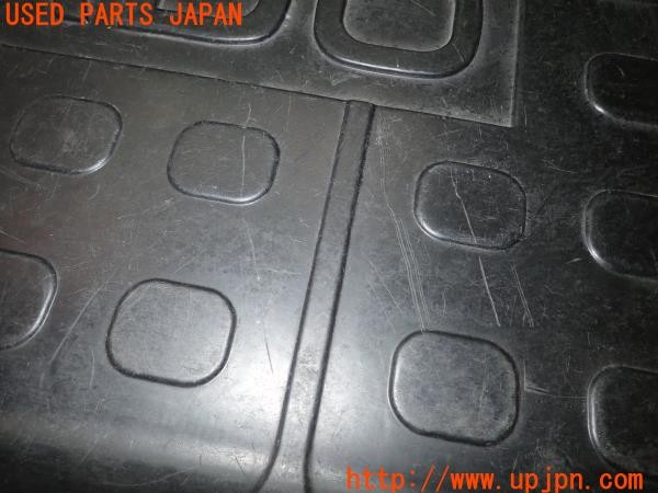 3UPJ=9229020634]ランクルプラド(KDJ95W)後期 純正 ラゲッジトレイ ラゲッジマット 中古_3