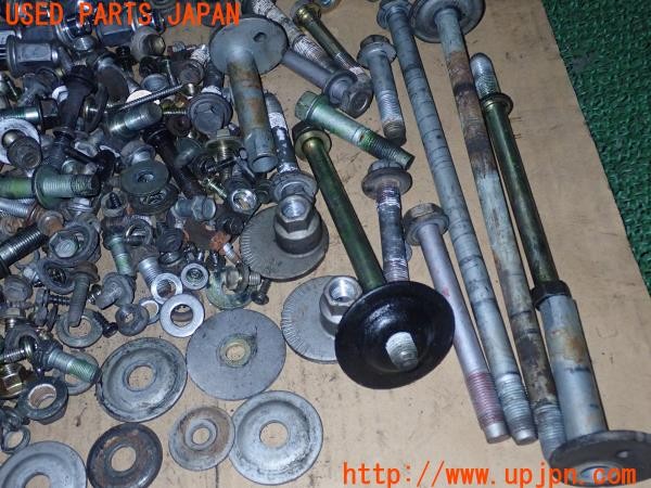 3UPJ=9229020720]ランクルプラド(KDJ95W)後期 ネジ・ナット・ステー類 セット ジャンク_3