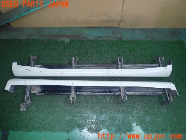 3UPJ=9229030025]ランドクルーザー100(UZJ100W)中期 純正 サイドステップ 中古_3