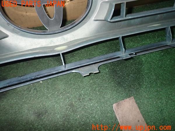 3UPJ=9229030047]ランドクルーザー100(UZJ100W)中期 社外 725-T05E 725-T05I フロントグリル 中古_5