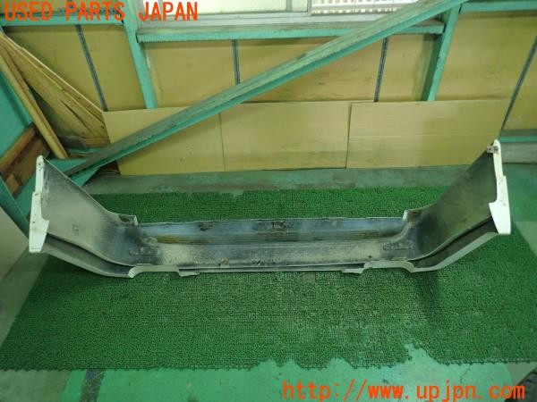 3UPJ=9229030058]ランドクルーザー100(UZJ100W)中期 純正 リアバンパー 中古_2