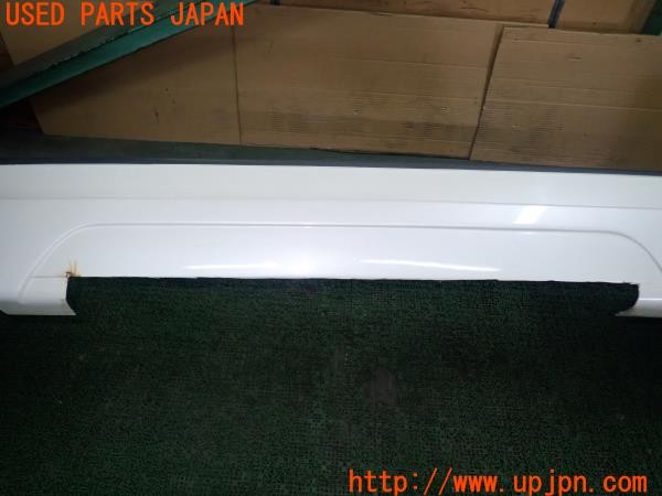 3UPJ=9229030058]ランドクルーザー100(UZJ100W)中期 純正 リアバンパー 中古_3
