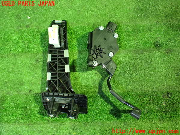 1UPJ-9229076381]レクサス・RC300h(AVC10)センサー1(アクセルペダル) 中古_2