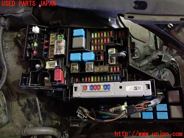 1UPJ-9229076742]レクサス・RC300h(AVC10)ヒューズボックス2 中古_2