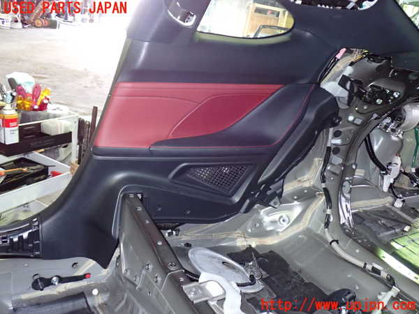 1UPJ-9229077675]レクサス・RC300h(AVC10)右リアピラートリム 中古_3