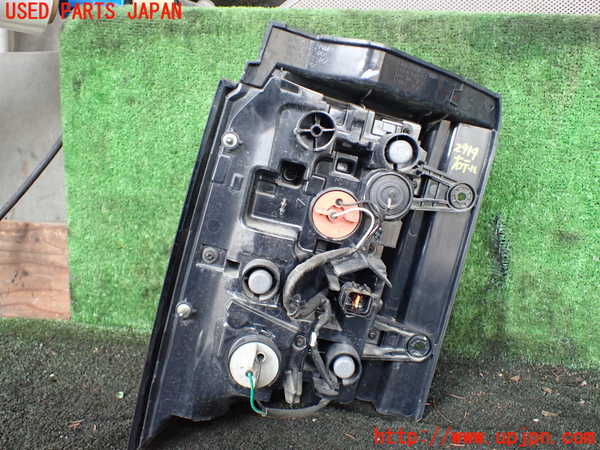 1UPJ-9229141530]デリカD：5(CV1W)右テールランプ 中古_3