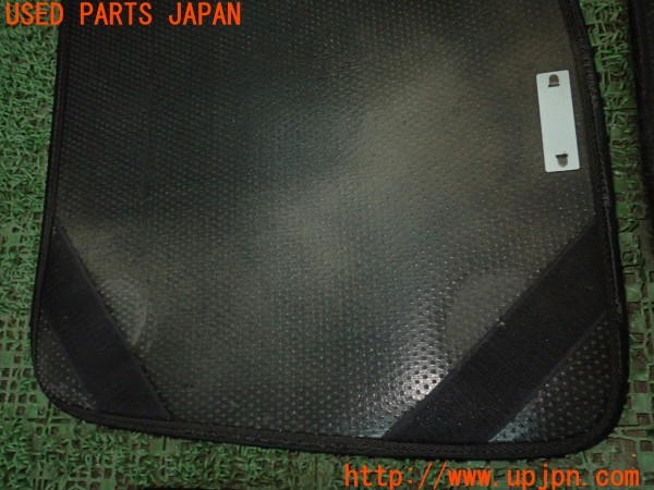 3UPJ=9229160629]BMW ミニ(MINI)クーパー(XM15 F56)UNITED MINI CARS ユナイテッドミニカーズ フロアマット 中古_3