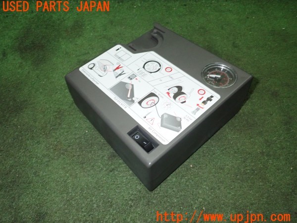 3UPJ=9229170625]ポルシェ マカン ターボ(95BCTL 95B型)純正 パンク修理キット 中古_3