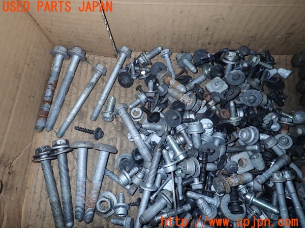 3UPJ=9229170720]ポルシェ マカン ターボ(95BCTL 95B型)ネジ・ナット・ステー類 セット ジャンク_2