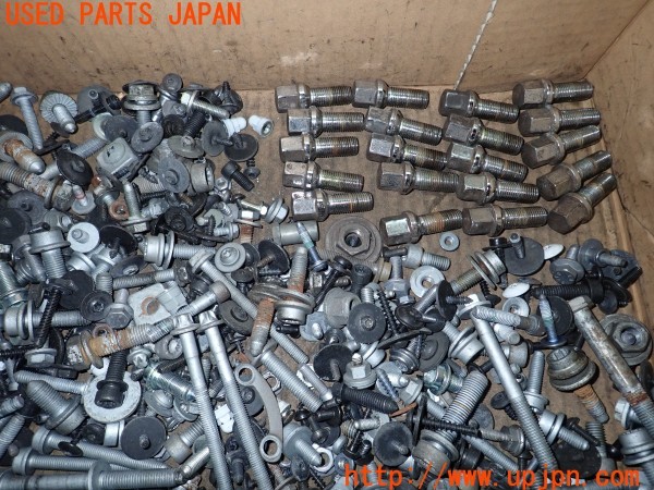 3UPJ=9229170720]ポルシェ マカン ターボ(95BCTL 95B型)ネジ・ナット・ステー類 セット ジャンク_4