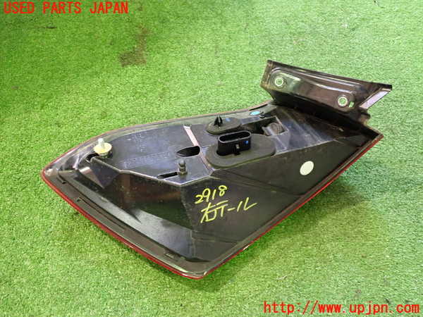 2UPJ-9229181530]マセラティ・ギブリ(MG30C)右テールランプ 中古_2