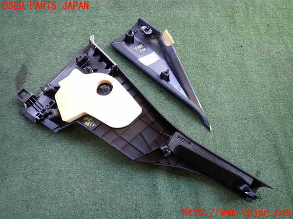 2UPJ-9229187675]マセラティ・ギブリ(MG30C)右リアピラートリム 中古_2