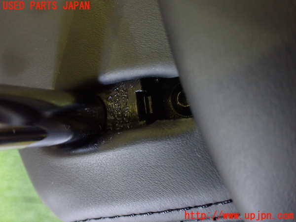 2UPJ-9229187040]マセラティ・ギブリ(MG30C)運転席ヘッドレスト ジャンク品 中古_4