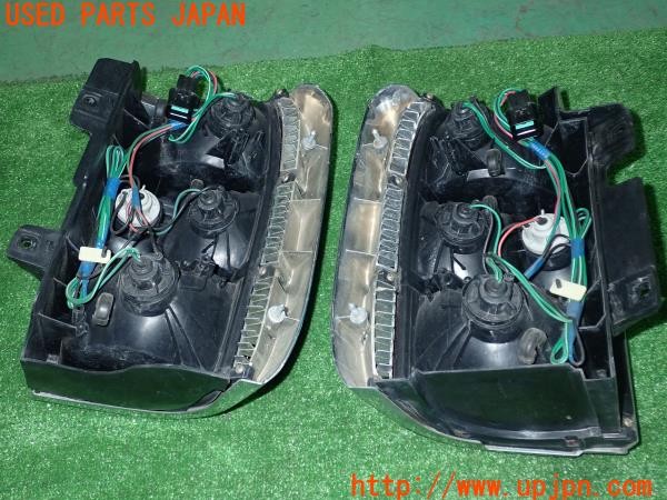 3UPJ=9229230547]パジェロ(V45W)純正 テールランプ ランプガード メッキ 左右 中古_2