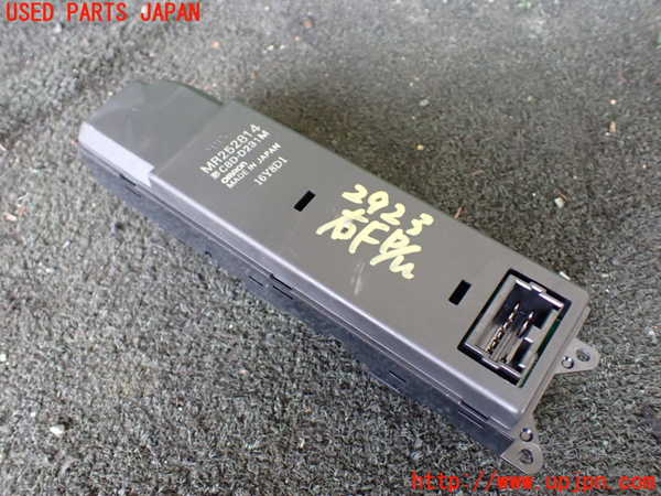 1UPJ-9229236240]パジェロ(V45W)右前パワーウィンドウスイッチ 中古_2