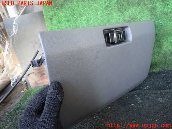 1UPJ-9229237516]パジェロ(V45W)グローブボックス1 中古_2