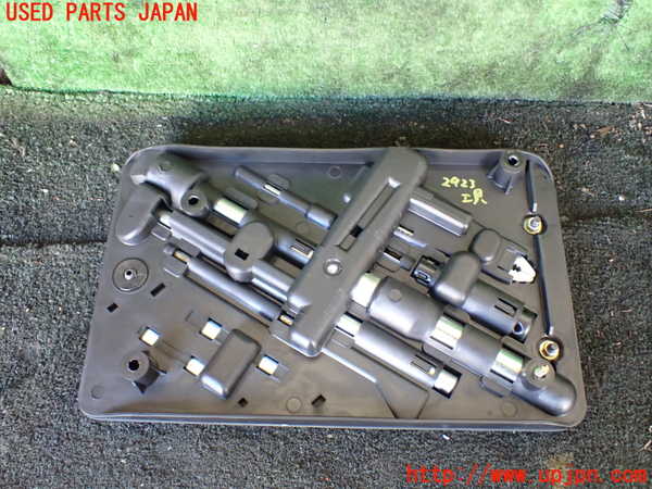 1UPJ-9229237805]パジェロ(V45W)車載工具 中古_3
