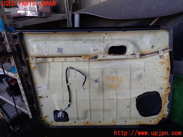 1UPJ-9229231234]パジェロ(V45W)右前ドア内張り 中古_4