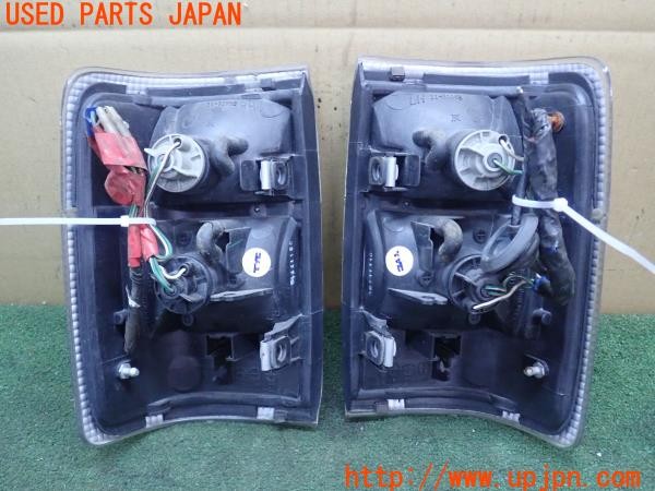 3UPJ=9229240547]ハイラックスサーフ(KZN130W)TYC 11-3205 11-3206 テールランプ 中古_2