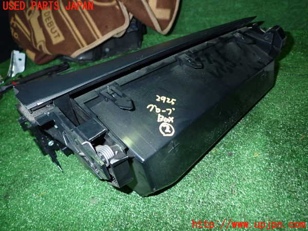 1UPJ-9229257517]エスティマ(ACR55W)グローブボックス2 中古_2