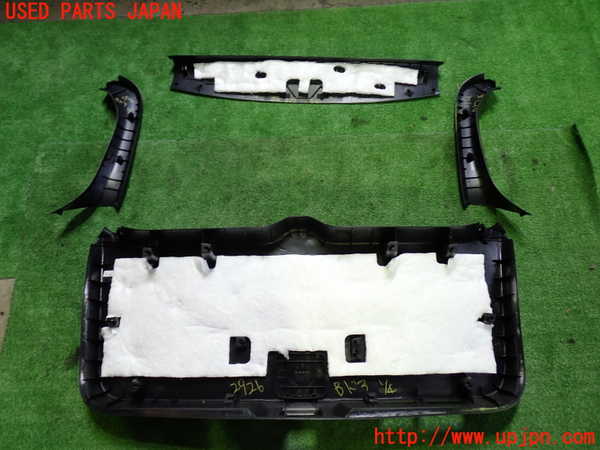 1UPJ-9229261578]レヴォーグ(VN5)バックドア内張り 中古_4