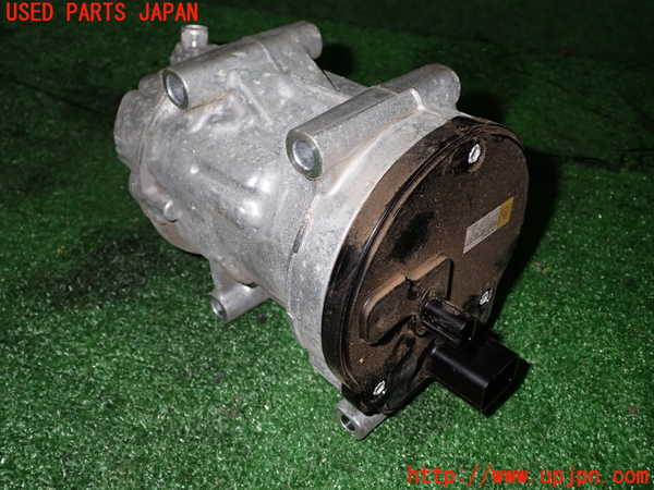 1UPJ-9229276025]ヤリス(YARIS) クロス ハイブリッド(MXPJ10)エアコンコンプレッサー 中古_3