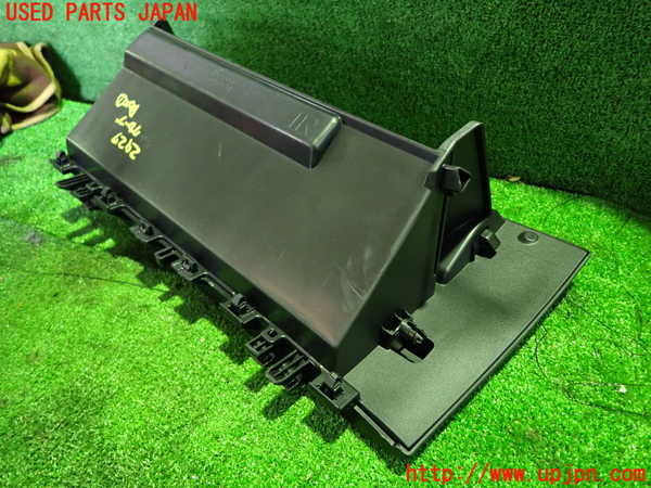 1UPJ-9229277516]ヤリス(YARIS) クロス ハイブリッド(MXPJ10)グローブボックス1 中古_4